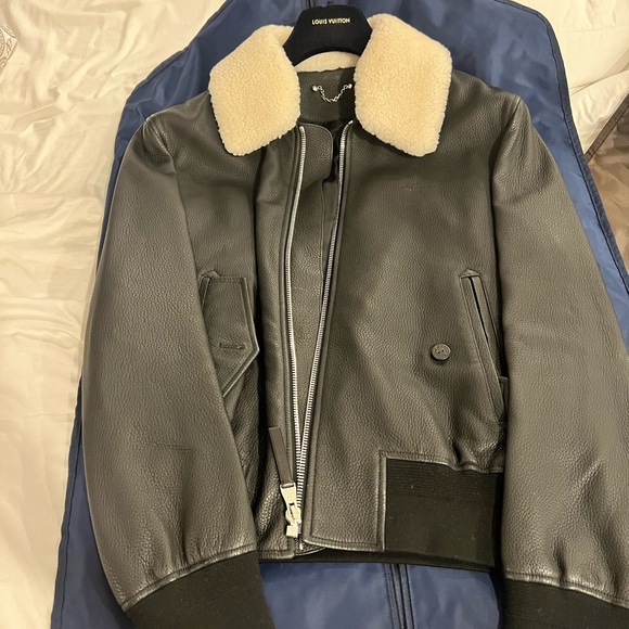 Men's Louis Vuitton black leather bomber size 46 detachable